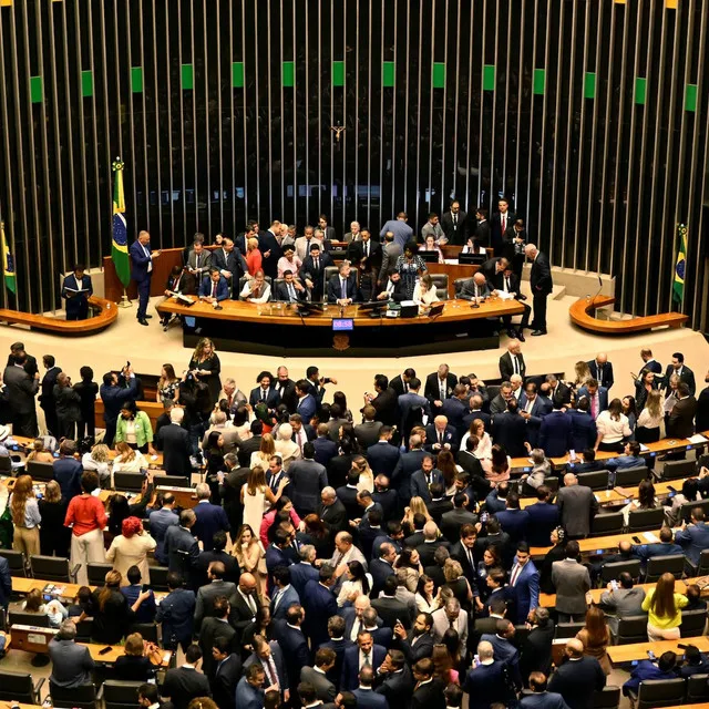 Brasil propõe lei para proteger jogos digitais e investigar decisão da Sony sobre o fim da mídia física