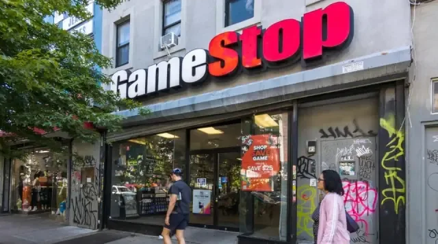 CEO da GameStop diz que jogos físicos são "totalmente irrelevantes" após decisão da PlayStation